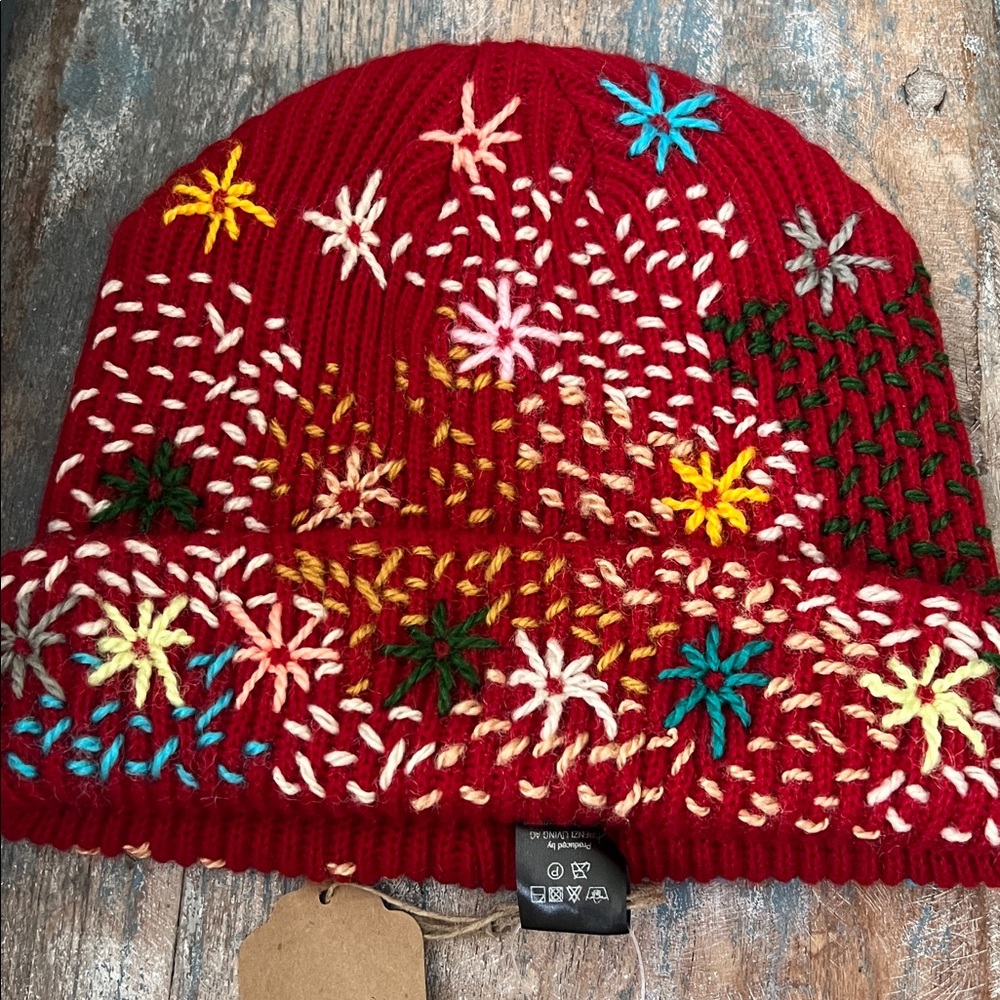 NWT De Sienna Embroidered Beanie - Picture 7 of 8